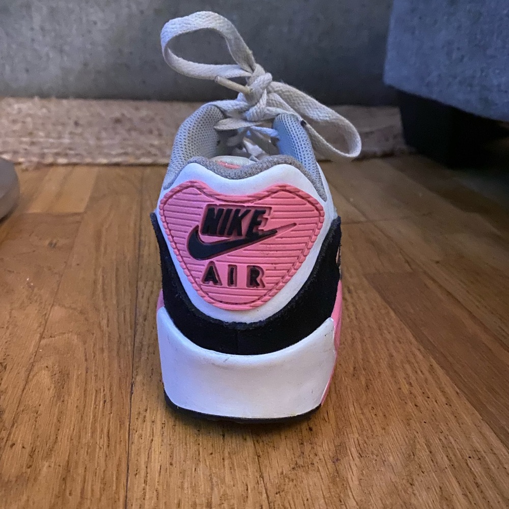pink and gray nike air max